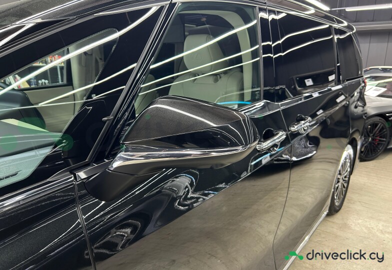 Lexus LM Black