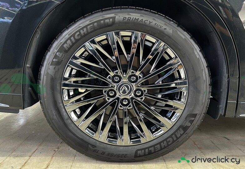 Lexus LM Black