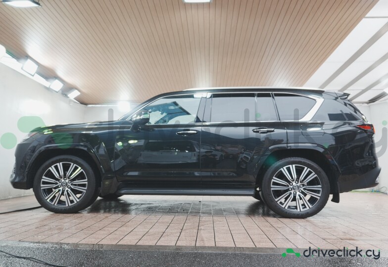 Lexus LX Black