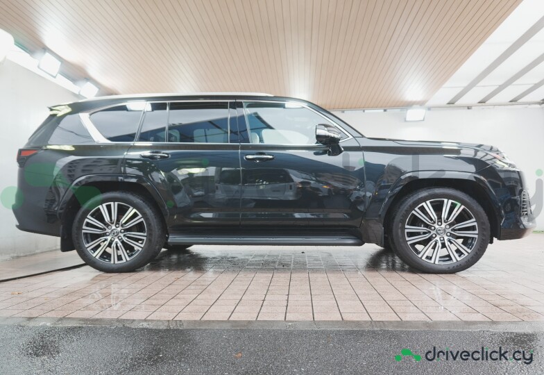 Lexus LX Black