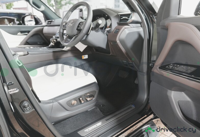 Lexus LX Black