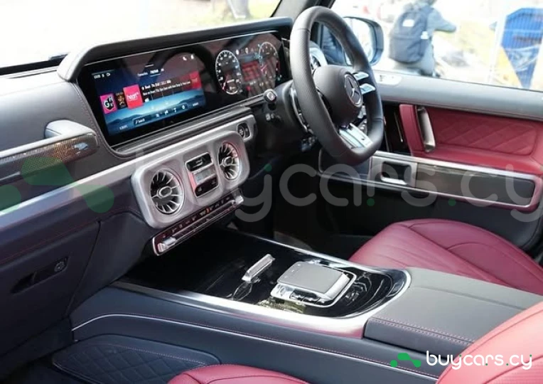 Mercedes G-class Белый