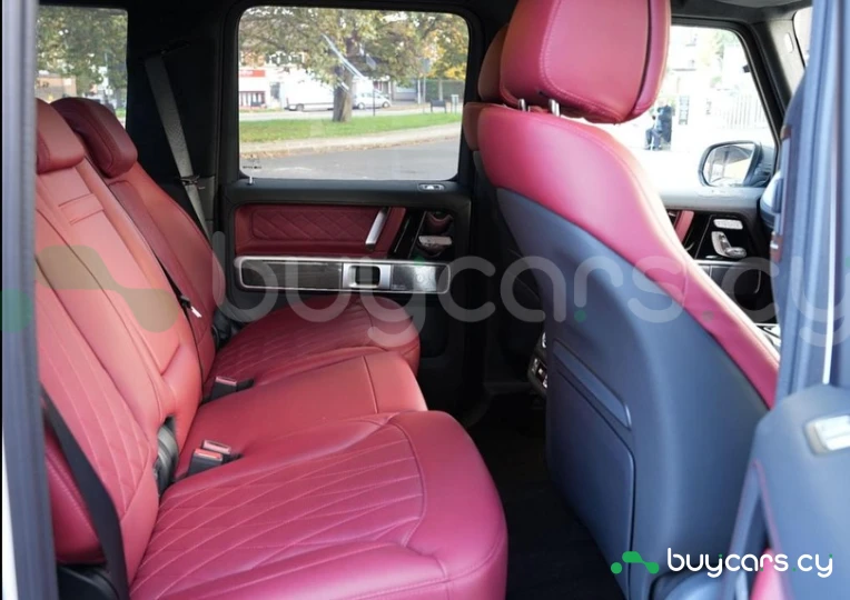 Mercedes G-class Белый