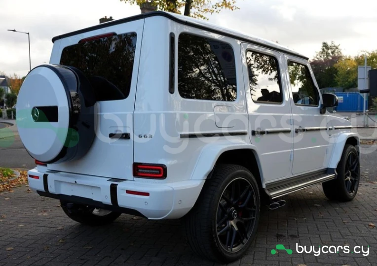 Mercedes G-class Белый