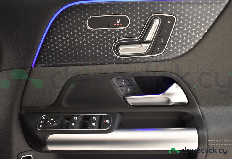 Mercedes EQA Black
