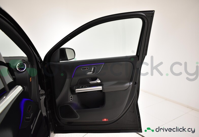 Mercedes EQA Black