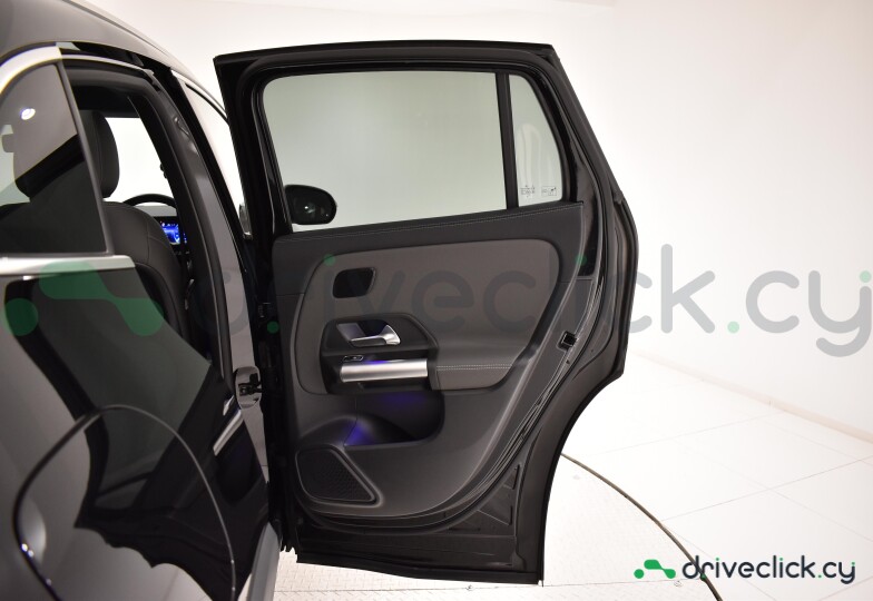 Mercedes EQA Black