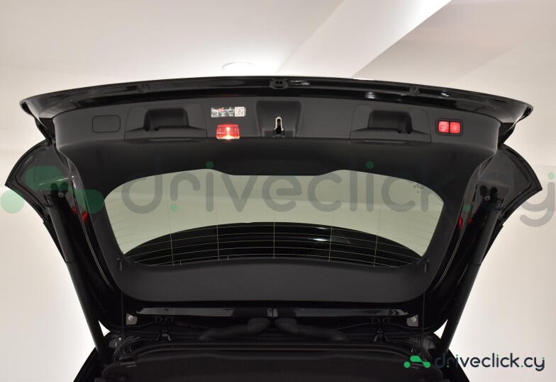 Mercedes EQA Black