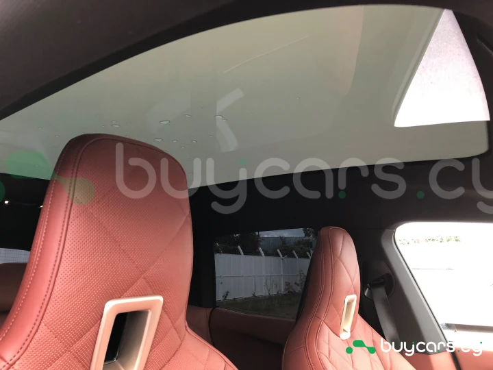 BMW iX Красный