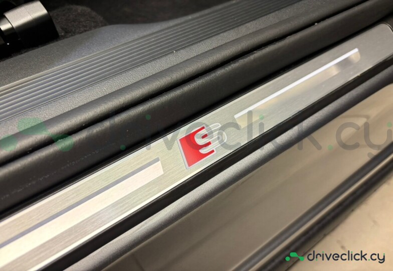Audi Q4 e-tron Grey