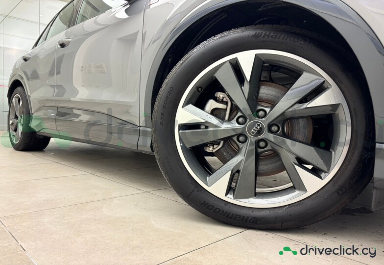 Audi Q4 e-tron Grey