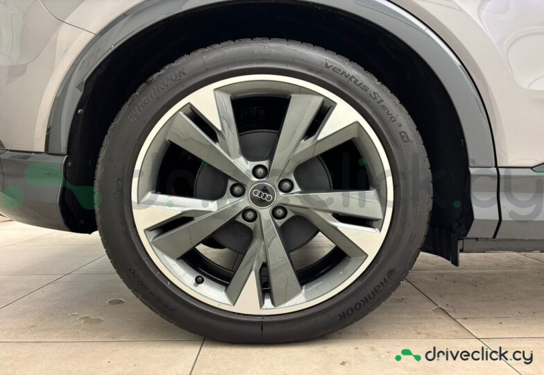 Audi Q4 e-tron Grey