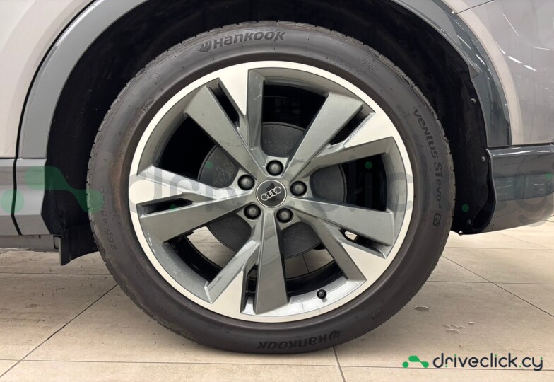 Audi Q4 e-tron Grey