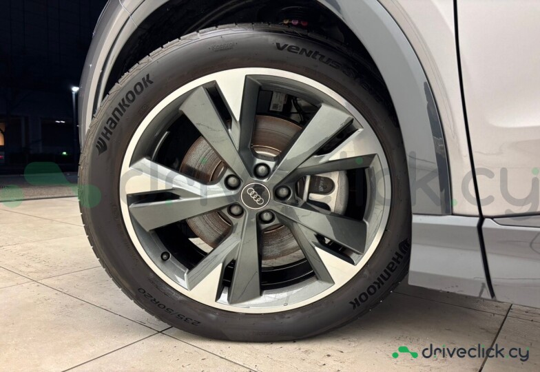 Audi Q4 e-tron Grey