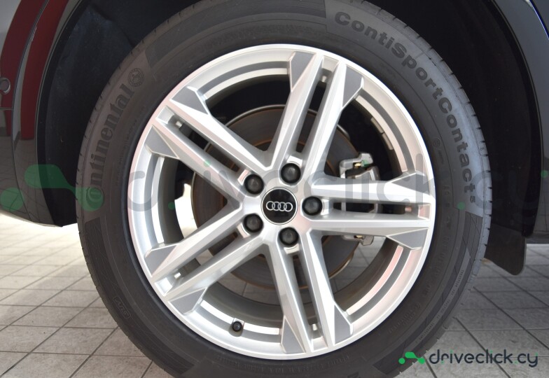 Audi Q5 Sportback Black