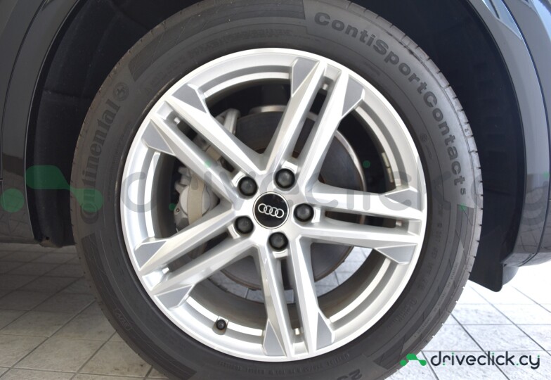 Audi Q5 Sportback Black