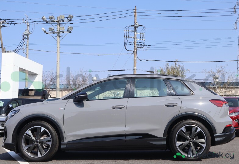 Audi Q4 e-tron Grey