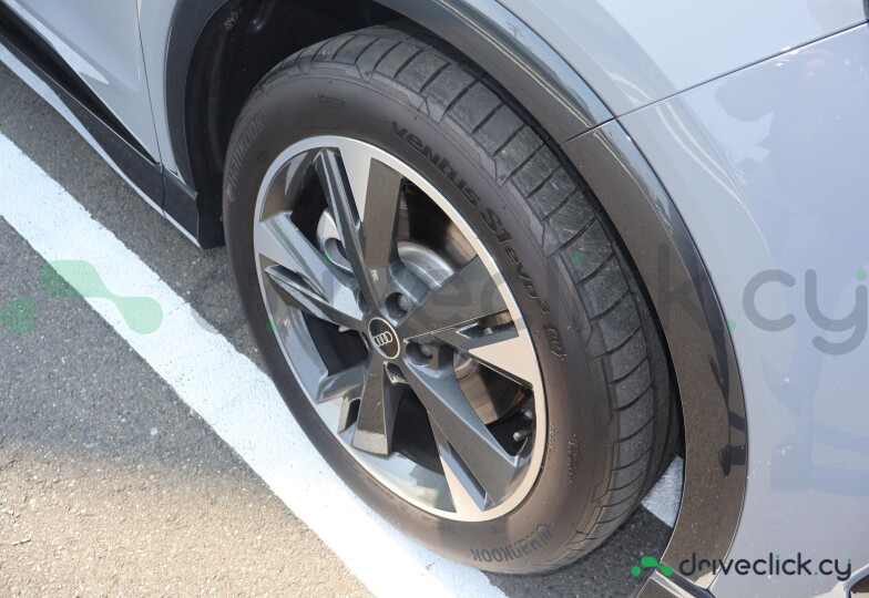 Audi Q4 e-tron Grey