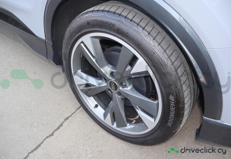 Audi Q4 e-tron Grey
