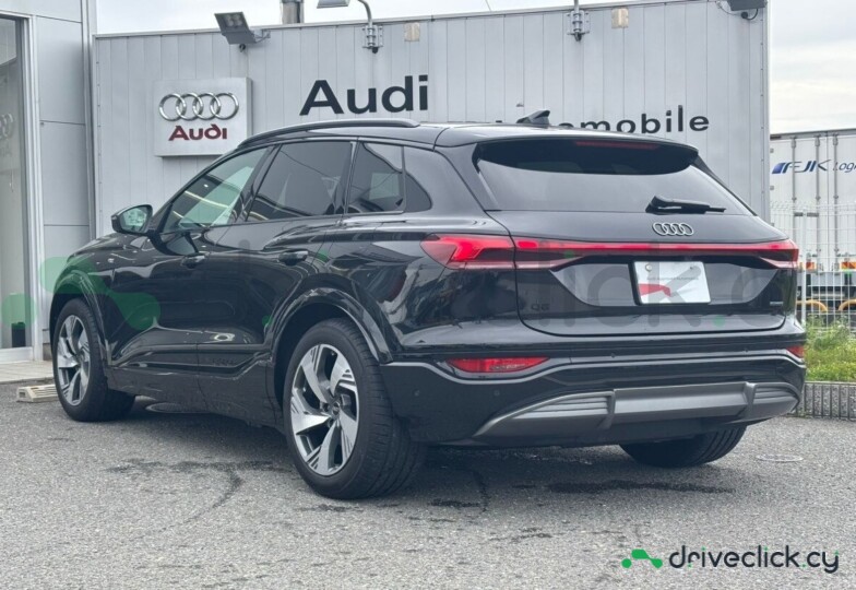 Audi Q6 e-tron Black
