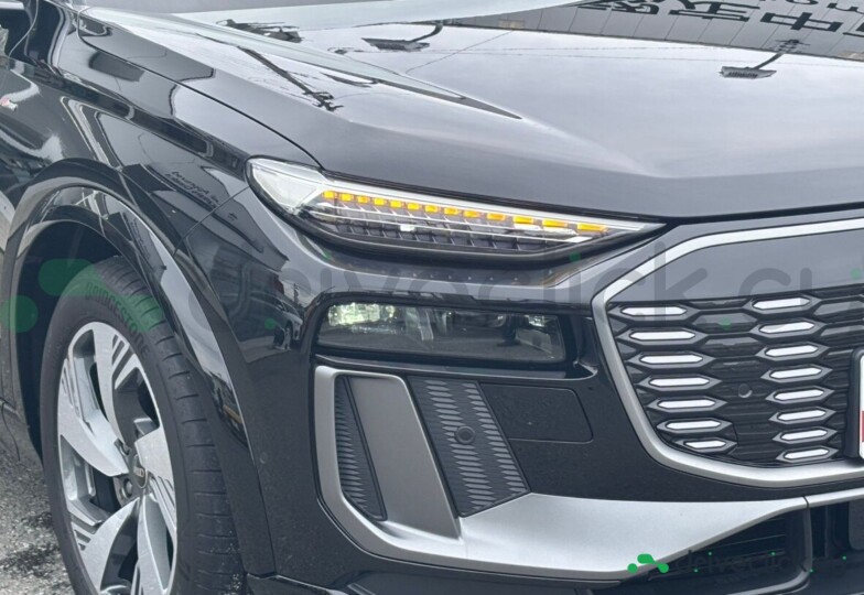 Audi Q6 e-tron Black