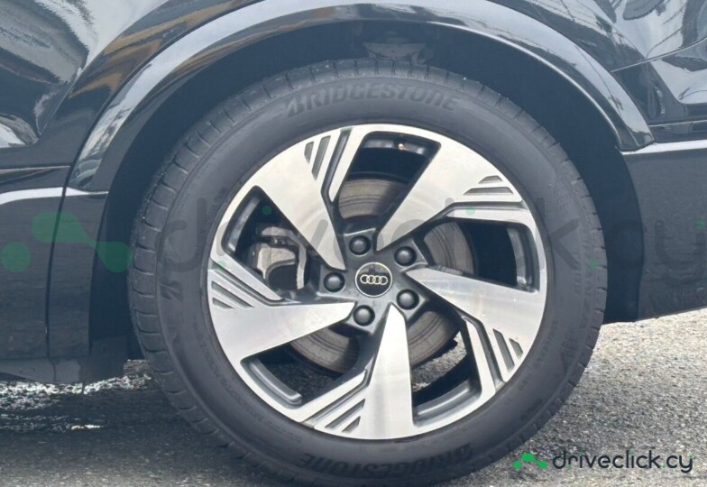 Audi Q6 e-tron Black