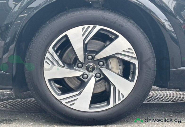 Audi Q6 e-tron Black