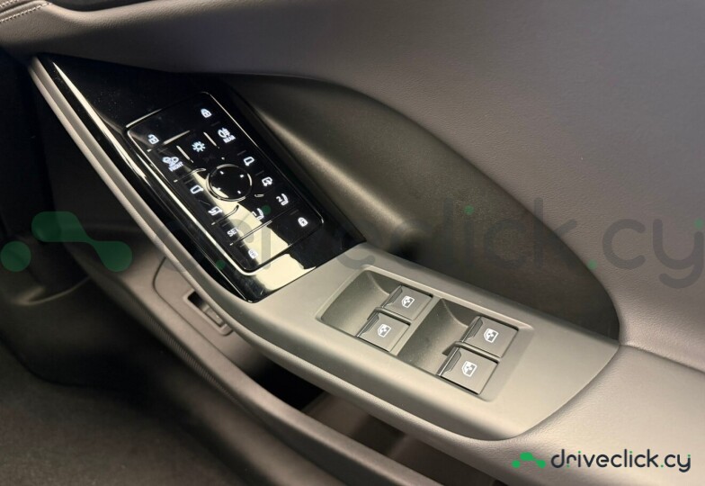 Audi Q6 e-tron White