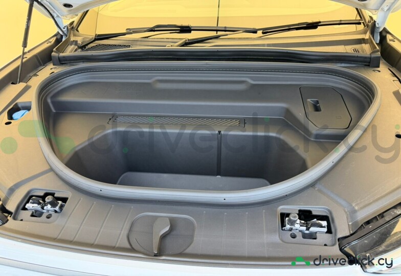 Audi Q6 e-tron White