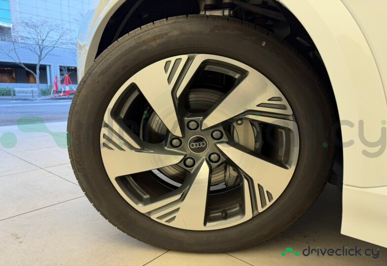 Audi Q6 e-tron White