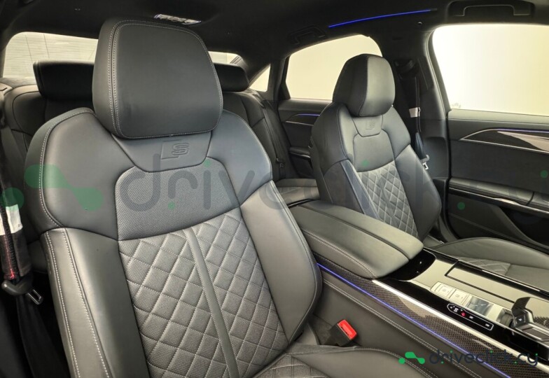 Audi S8 Black