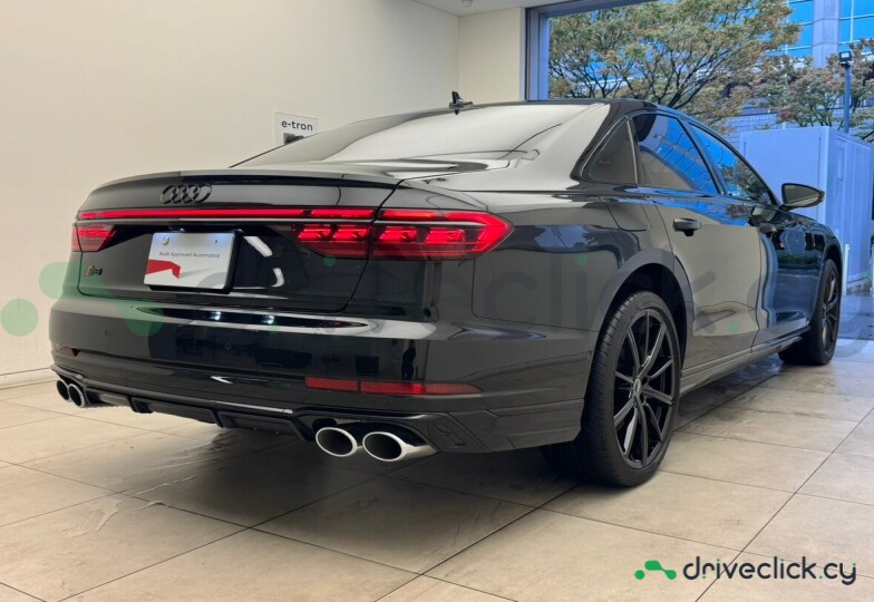 Audi S8 Black