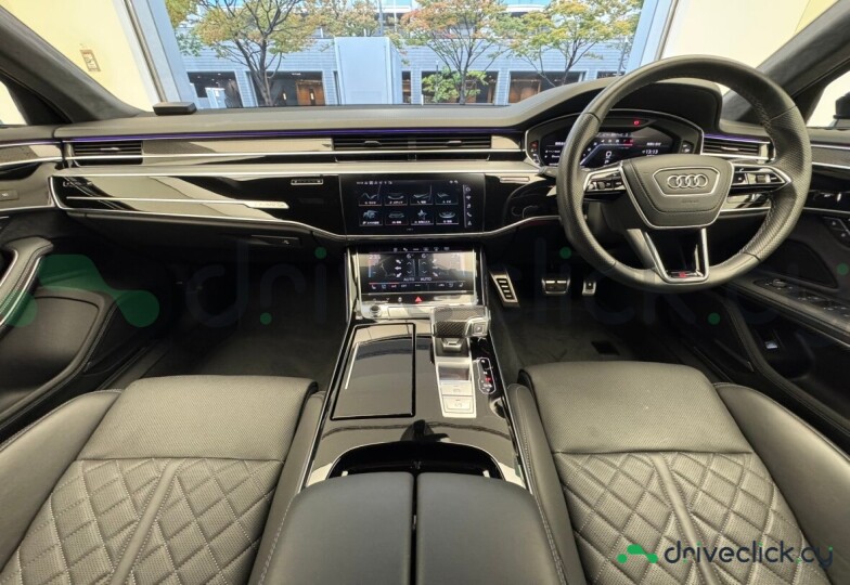 Audi S8 Black