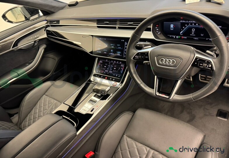 Audi S8 Black