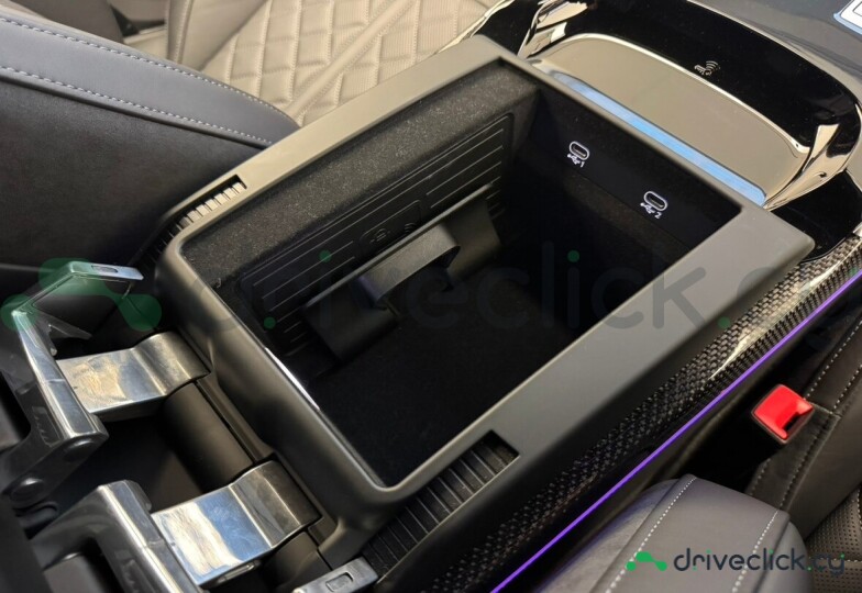 Audi S8 Black