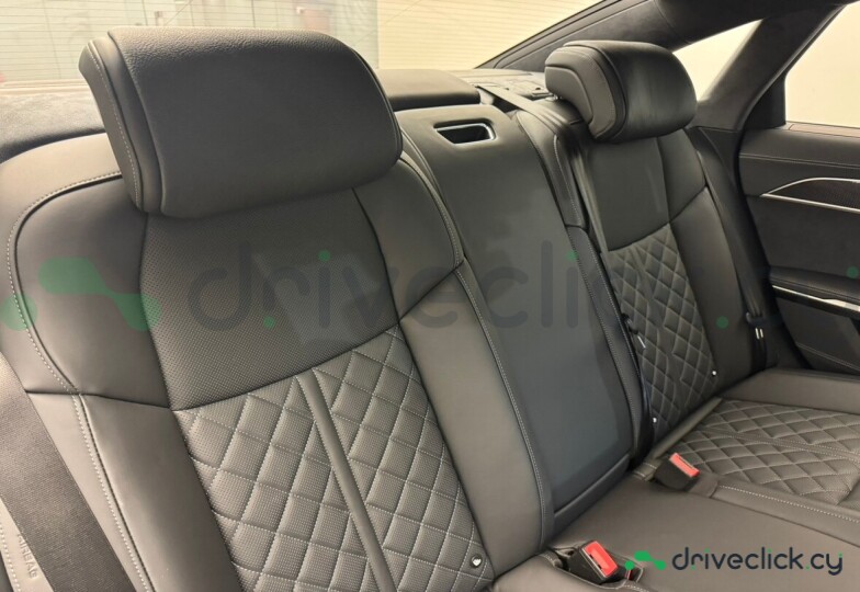 Audi S8 Black