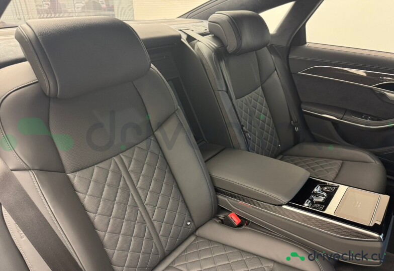 Audi S8 Black