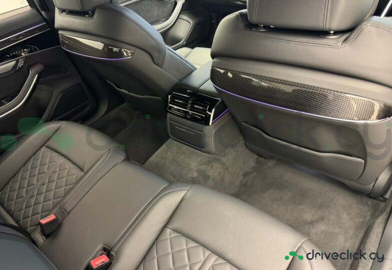 Audi S8 Black