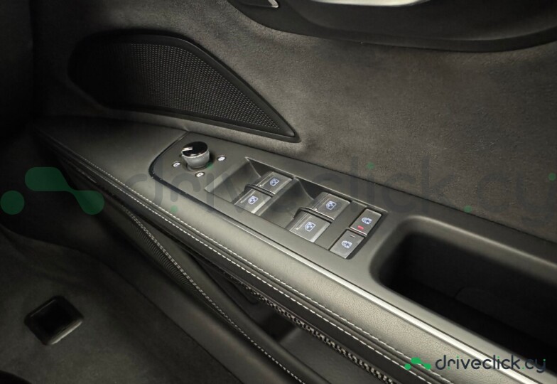 Audi S8 Black