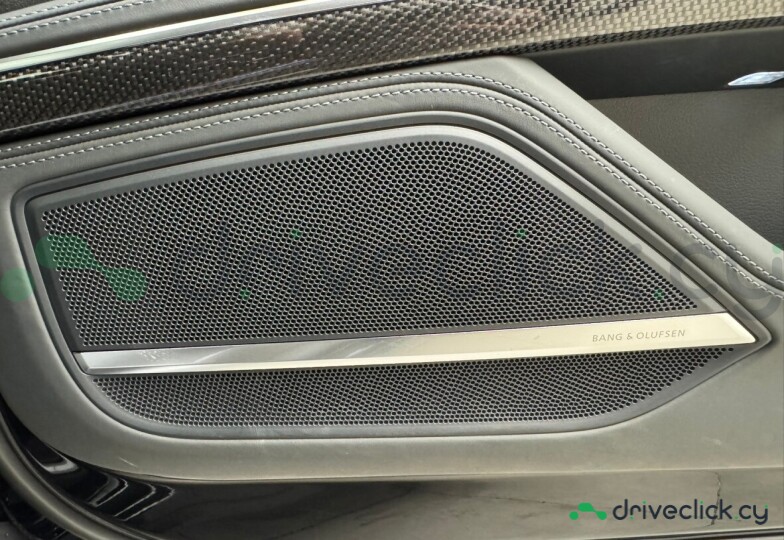 Audi S8 Black