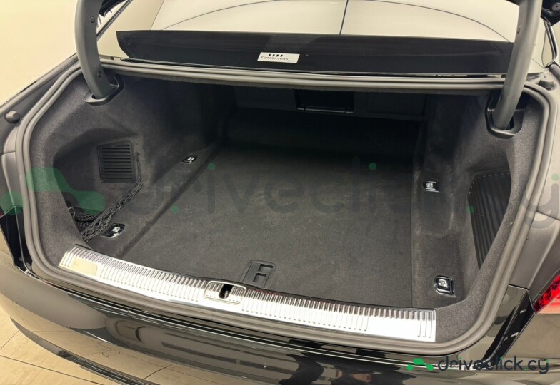 Audi S8 Black
