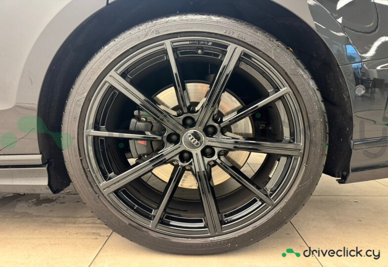 Audi S8 Black