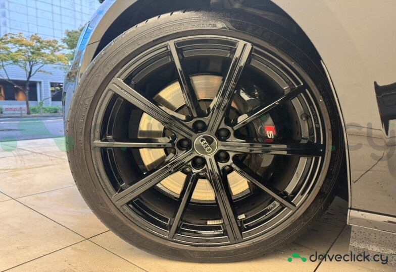 Audi S8 Black