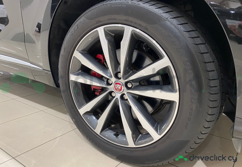 Jaguar F-Pace Черный