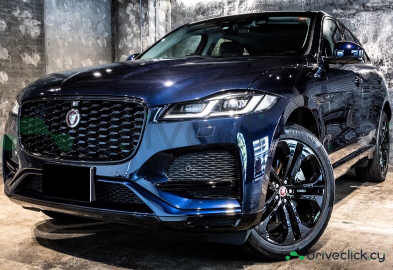Jaguar F-Pace Синий