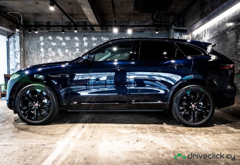 Jaguar F-Pace Синий