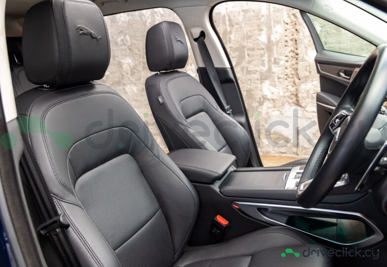 Jaguar F-Pace Синий