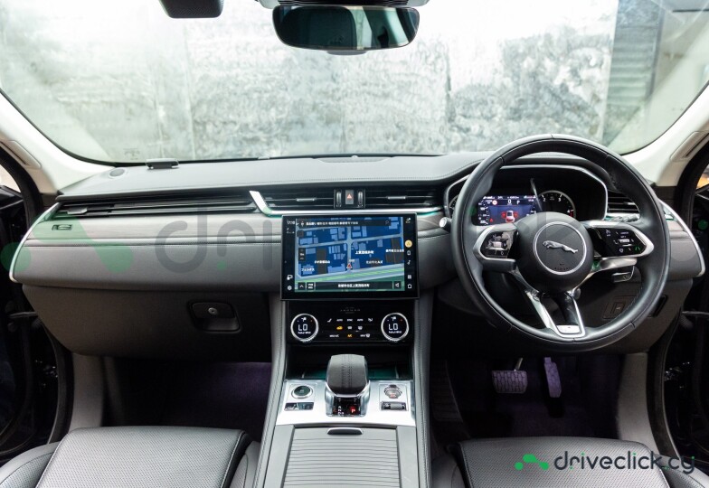 Jaguar F-Pace Синий