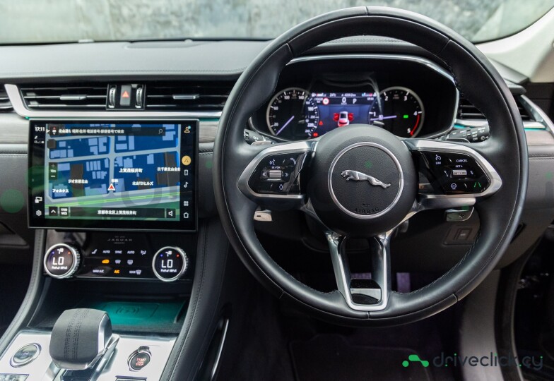 Jaguar F-Pace Синий