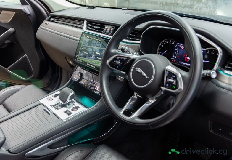 Jaguar F-Pace Синий